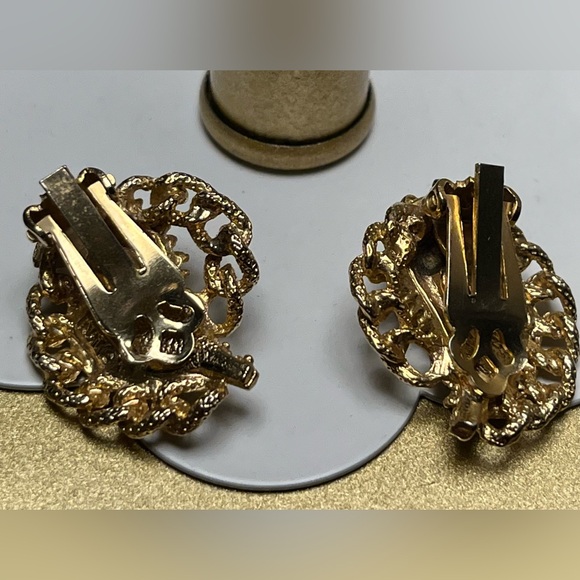 Vintage ART Clip On Earrings Gold Toned Spiky Shell And Chain Design - Picture 3 of 8